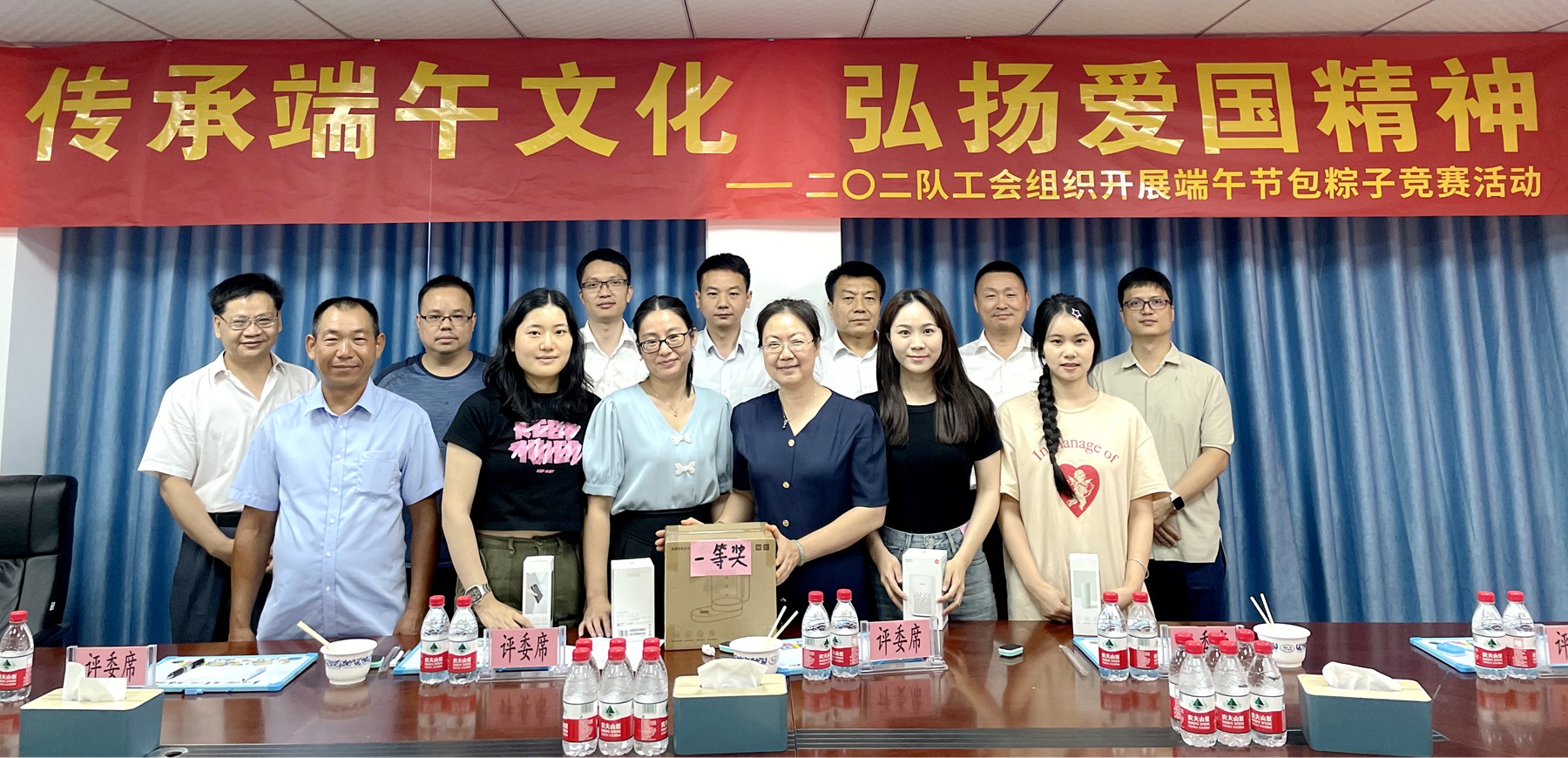 傳承端午文化 弘揚(yáng)愛國精神——二〇二隊(duì)工會開展端午節(jié)包粽子競賽活動(dòng)1.jpg