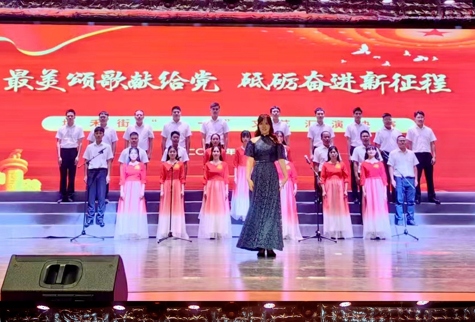 開發區分公司（市政公司）合唱團應邀參加駐地慶“七一”文藝匯演活動合照2.jpg